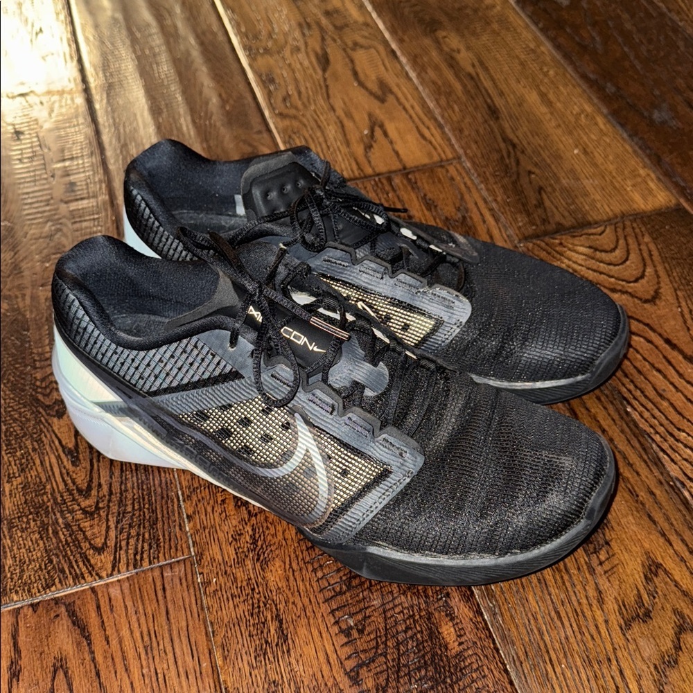 Nike Zoom Running Training Shoes Black MTLC Cool
Men’s Size 10.5 - Picture 4 of 9